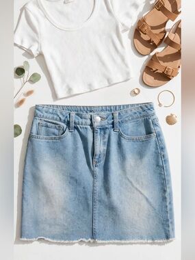a.n.a Women’s Size 8 Light Wash A-Line Raw Hem Denim Skirt